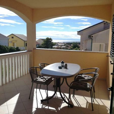 Apartman Dora Povljana Esterno foto