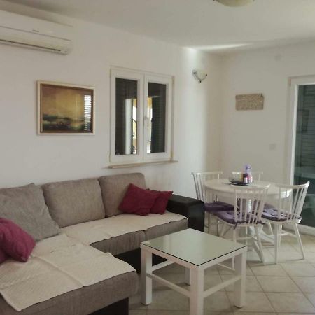Apartman Dora Povljana Esterno foto