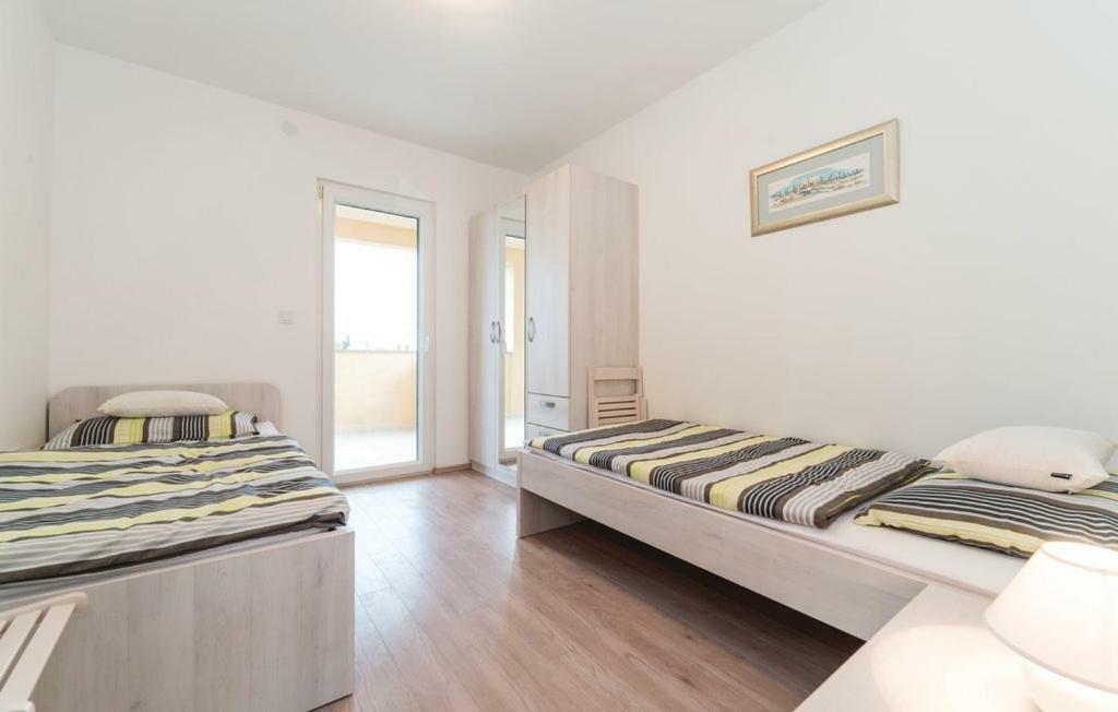 Apartman Dora Povljana Esterno foto