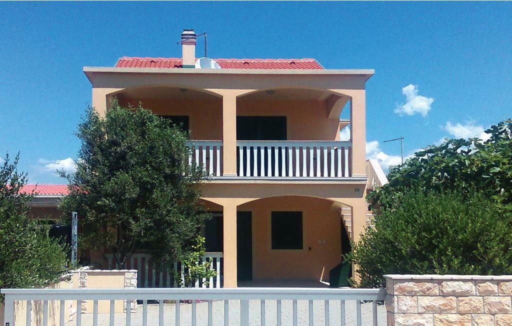 Apartman Dora Povljana Esterno foto