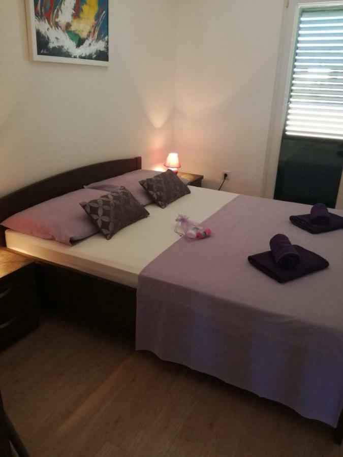 Apartman Dora Povljana Esterno foto