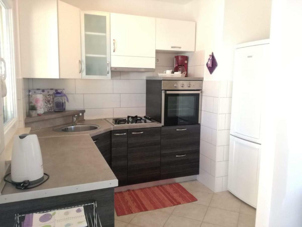 Apartman Dora Povljana Esterno foto