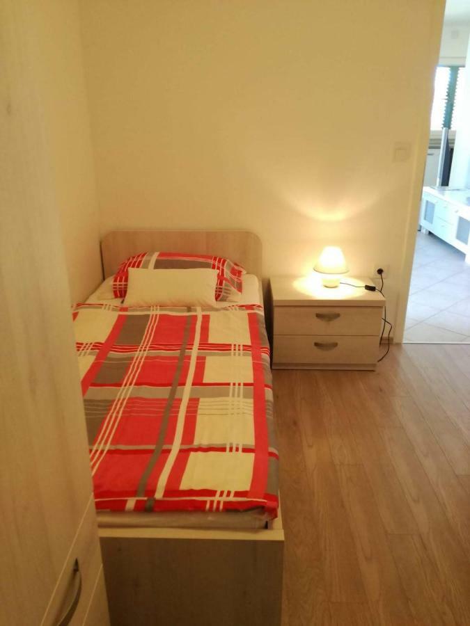 Apartman Dora Povljana Esterno foto