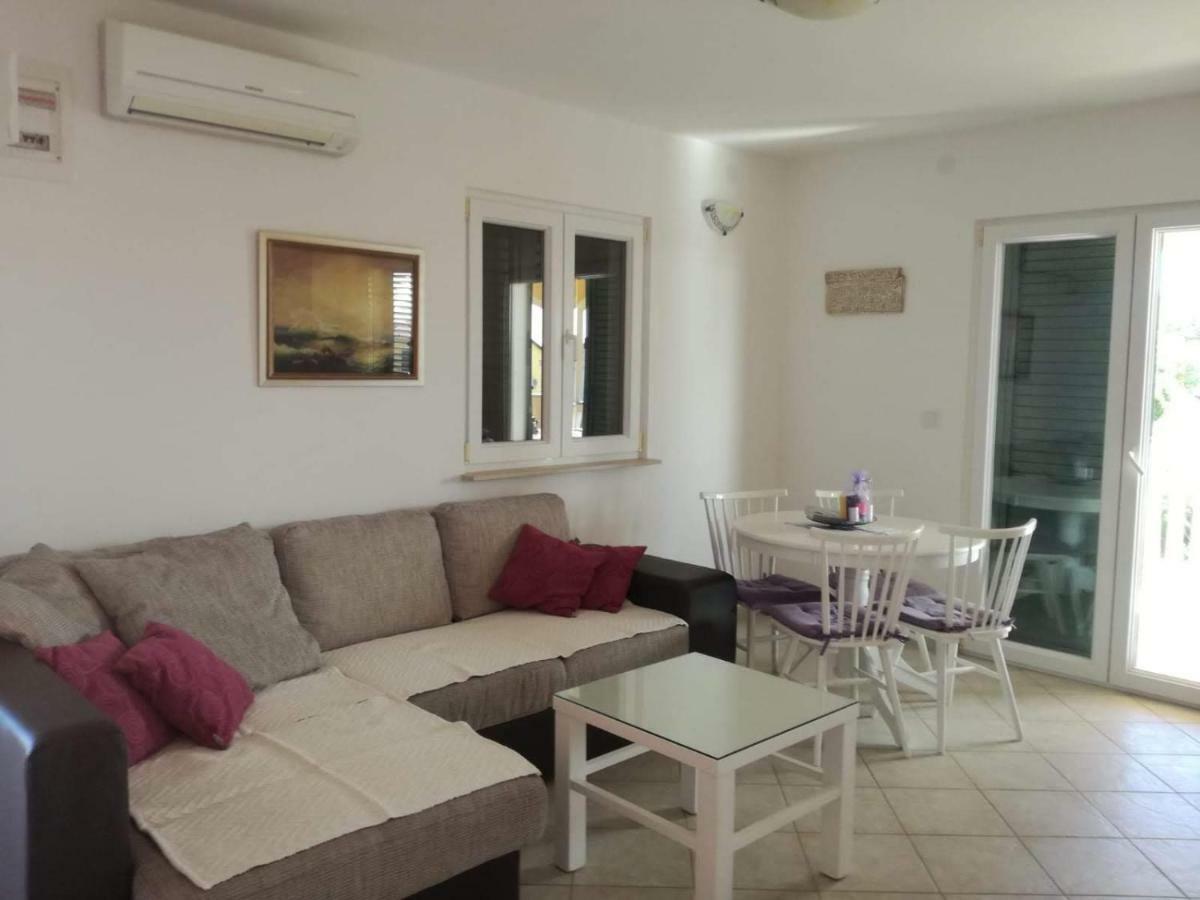 Apartman Dora Povljana Esterno foto