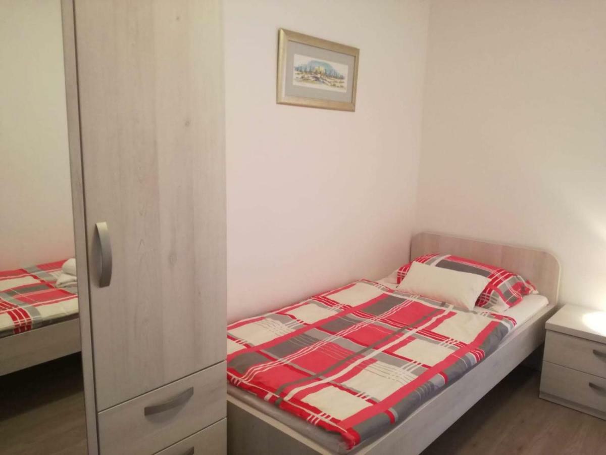 Apartman Dora Povljana Esterno foto